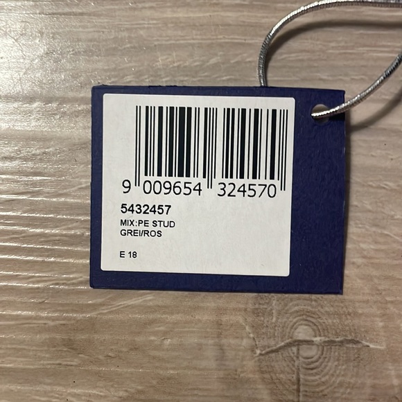 Swarovski Rose Gold crystal oval studs - Picture 6 of 6